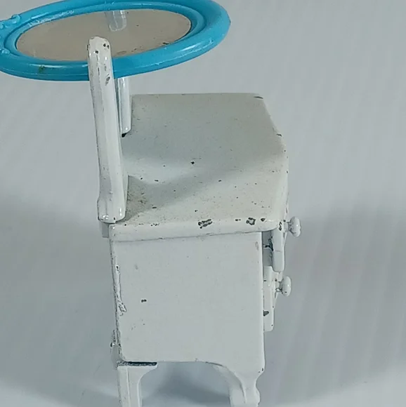 Vintage 1980 Dresser w/Mirror  high Mattel Doll House Furniture Hong Kong 3in - Picture 6 of 10